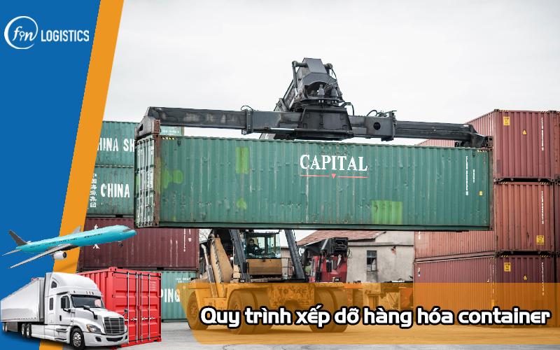 Quá trình bốc xếp hàng hóa thiết yếu trong tình huống khẩn cấp